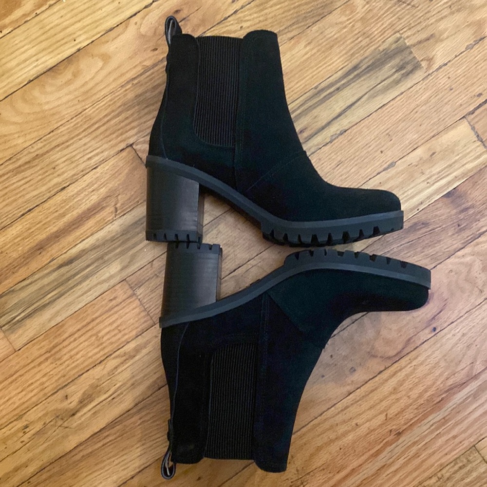 Suede Ugg boots - size 8